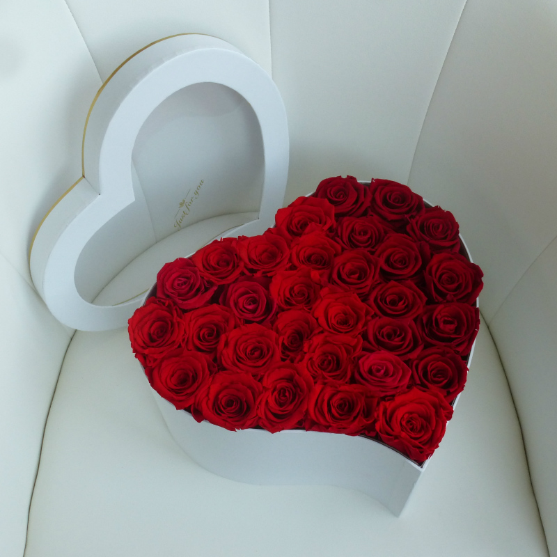 Stabilizované ruže červené - veľký srdiečkový box biely